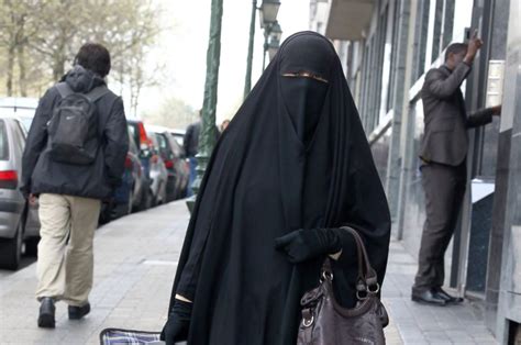 danish parliament votes to ban burqas niqabs