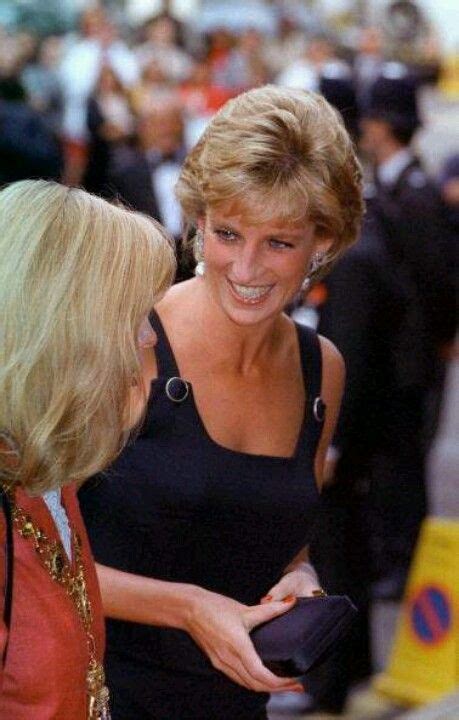 september 14 1995 princess diana at the movie premiere of apollo 13 in london princess