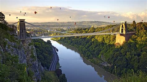 clifton suspension bridge   bristol balloon fiesta bristol england bristol balloon