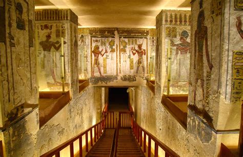 guided solo trip  egypt offers exceptional views   tombs