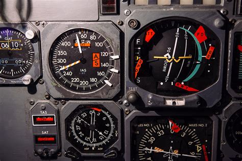 basic flight instruments  altimeter