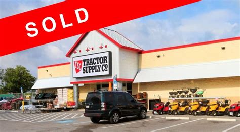 tractor supply company newmark net lease