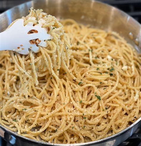 garlic parmesan spaghetti  cookin chicks