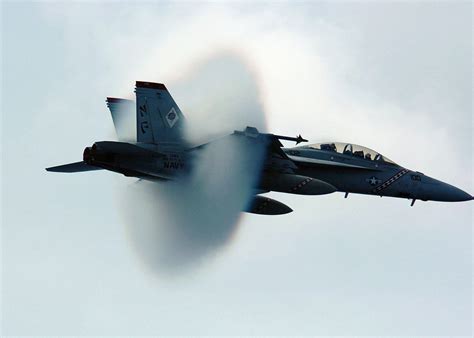 photo supersonic jet cloud fighter flying   jooinn