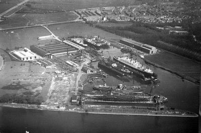 een vroege luchtfoto van de scheepswerf wilton fijenoord met rechts op de achtergrond een deel