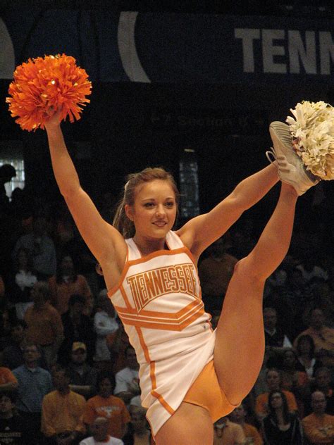 cheering for the vols ut cheerleaders cheering for the