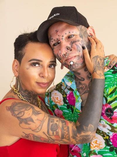 pasangan berpenampilan seram karena penuh tato dihujat