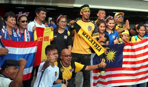 football fans ready and set for the ultimate showdown