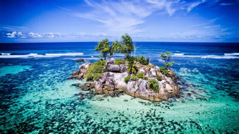 seychelles located  rundown   beautiful islands