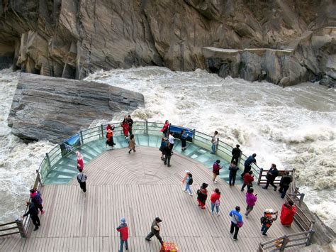 stairway leads    platform    wild jinsha river