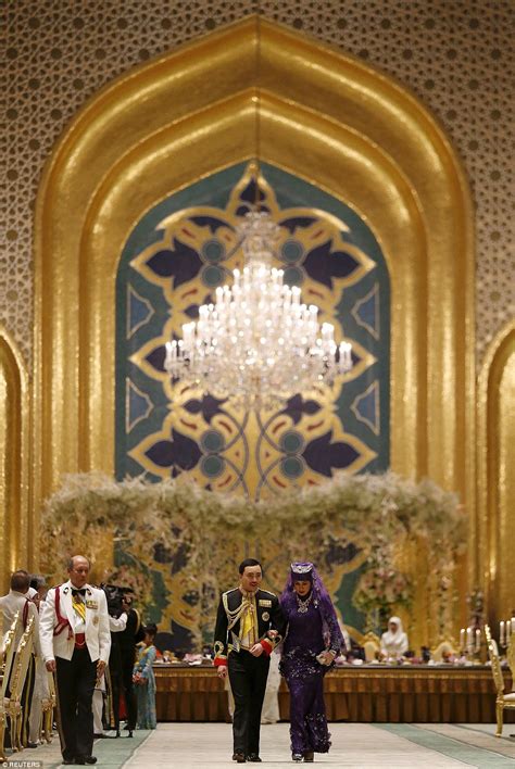 sultan of brunei s son prince abdul malik gets married in a sea of gold daily mail online