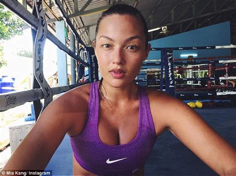 sports illustrated swimsuit model is a muay thai fighter daily mail online