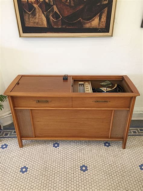 vintage magnavox stereo console recordplayer  click  link   info stereo