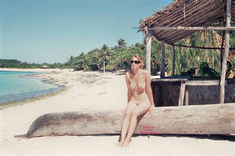 nude girlfriend natural vacation april 2012 voyeur web