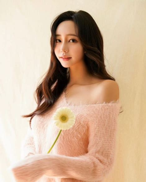 Top 30 Stunning Korean Models On Instagram Best Of 2021 Aj Marketing