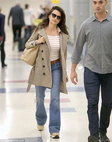 Penelope Cruz 44 Goes Makeup Free At Airport With Chic