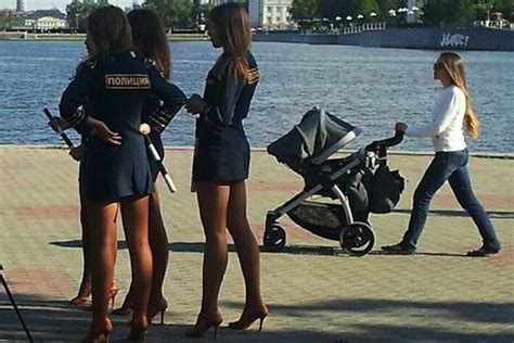 les policières russes jugées trop sexy