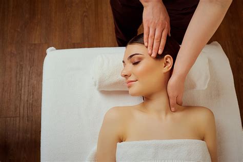 Three Astonishing Ayurvedic Head Massage Benefits That Will Amaze You