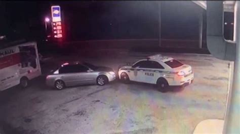 en video presunto ladrón de autos choca a patrulla de la policía