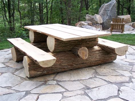 How To Decorate The Yard With A Picnic Table