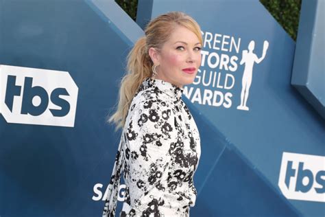 Christina Applegate Reveals She S Suffering From Multiple Sclerosis