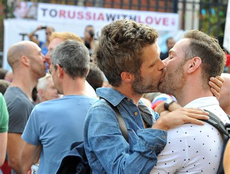 august 9 photo brief ‘kiss in protests russia s anti gay laws