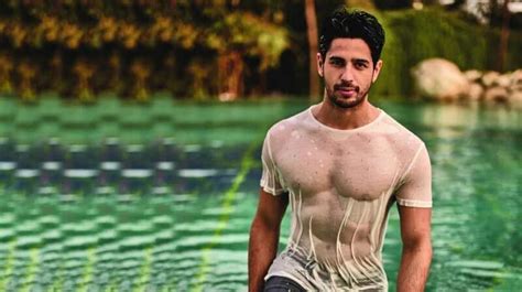 Sidharth Malhotra Birthday Top 5 Hot Photos Of Kapoor And Sons Actor