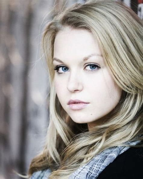 penelope mitchell is a hemlock grove girl from down under barnorama