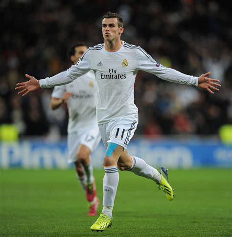 gareth bale celebrates after scoring his team s first goal during the