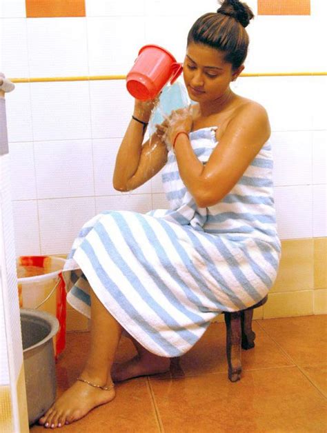 South Indian Girls In Towel Bathing Dress Very Rare Pictures