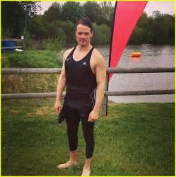 sam heughan s workout photos are too hot to handle photo 3877896 sam heughan shirtless