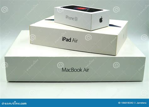 apple iphone se ipad air  macbook pro retail boxes editorial photography image  icon