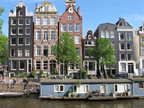 amsterdam houses crooked
