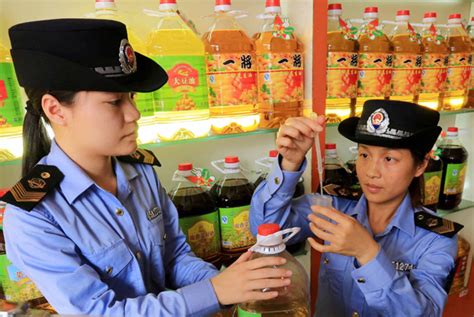 law enforcers test edible oil at a store in a wholesale