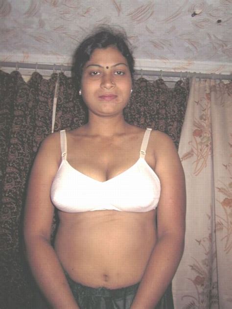 Desi Mallu Aunty Exposing Big Boobs Moti Chuchi Wali