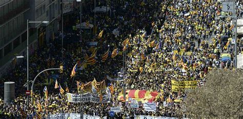 massive march  barcelona  jailing  separatist leaders