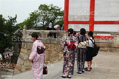 Four Japanese Girls In Traditional Kimono At Kyoto Kiyomizu Temple Stok
