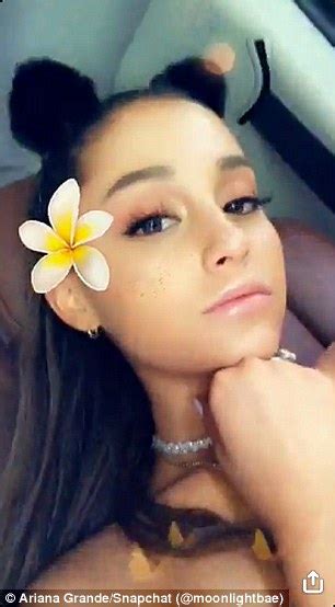 Ariana Grande Takes A Step Back From Twitter And Instagram Daily Mail