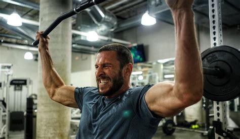 gerard butler pablo schreiber reveal   bulked   den  thieves extratvcom