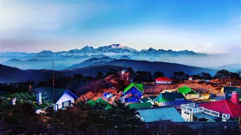 tiger hill top  places  visit  sikkim darjeeling top