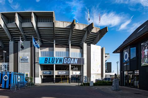 antwerp supporter moet werkstraf uitvoeren voor vuistslag  business seats van club brugge