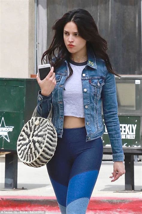 Eiza Gonzalez Shows Off Her Taut Midriff In A Crop Top In