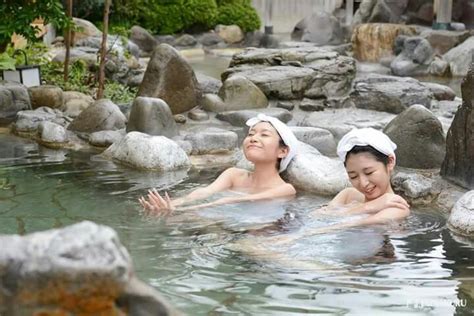 Soaking In An Open Air Bath Hakone Kowakien Yunessun