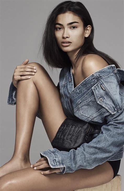 Aussie Victoria’s Secret Model Kelly Gale Goes Make Up Free For Her