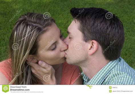 Teen Couples Kissing Hot Girl Hd Wallpaper