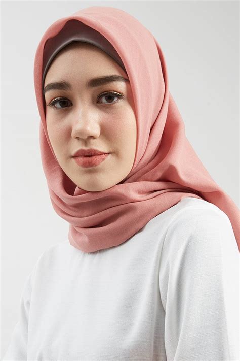 tren gaya  warna jilbab salem