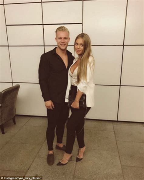 love island s tyne lexy and harley enjoy second date daily mail online
