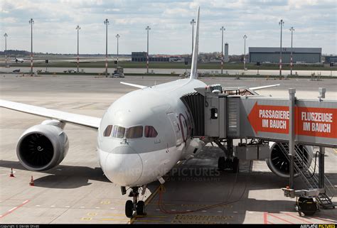 bcc qatar airways boeing   dreamliner  berlin brandenburg photo id