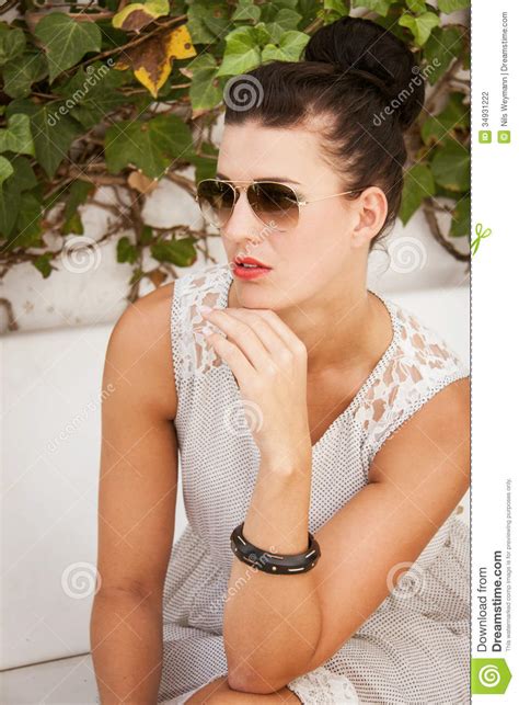 attractive brunette woman with sunglasses and red lips