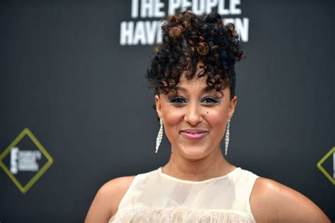 this video of tamera mowry housley singing is amazing essence